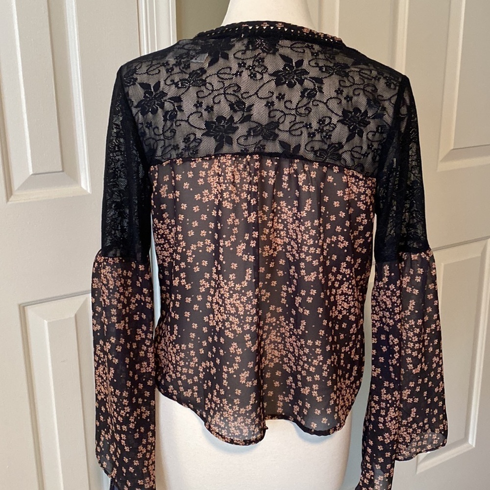 NWT Bloomfield Bell Sleeve Boho Blouse, Size Small w/ Floral and Lace - Picture 6 of 9
